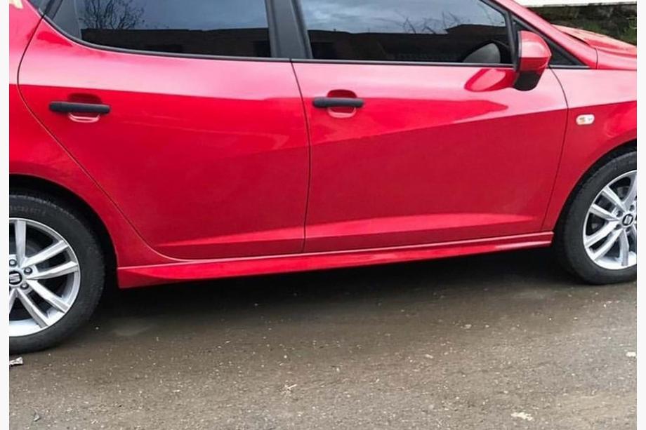 Seat Ibiza 2010–2017 Bočné prahy DPT V-3 (čierny lesk) Image