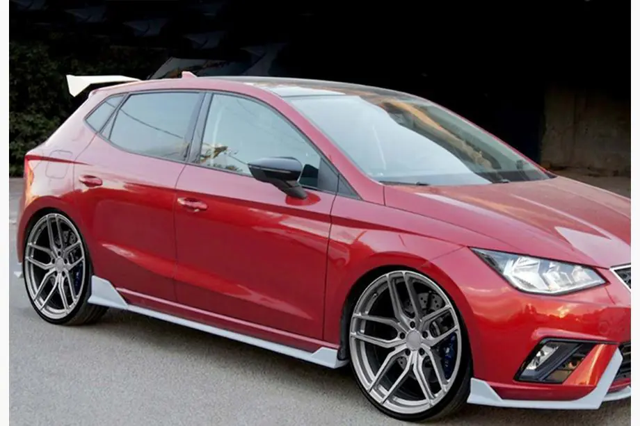 Seat Ibiza 2017– Bočné prahy DPT V-2 (lesklá čierna) Fotografia 3