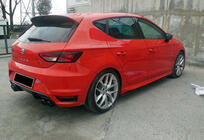 Seat Leon 2013–2020 Bočné prahy DPT V-4 (čierny lesk) fotografia 1
