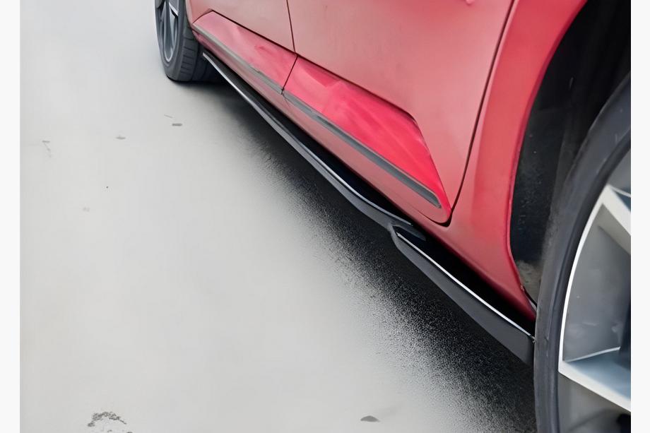 Seat Leon 2013–2020 Bočné prahy DPT V-6 (lesklá čierna) Image