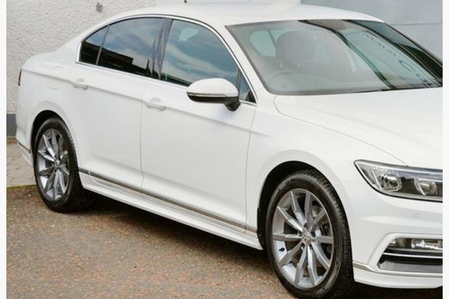 Volkswagen Passat B8 2015–2023 Bočné prahy DPT (na lakovanie) Image