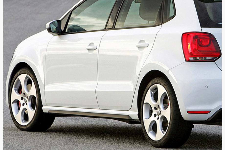 Volkswagen Polo 2010–2017 Bočné prahy DPT V-2 (lesklá čierna) Fotografia 3
