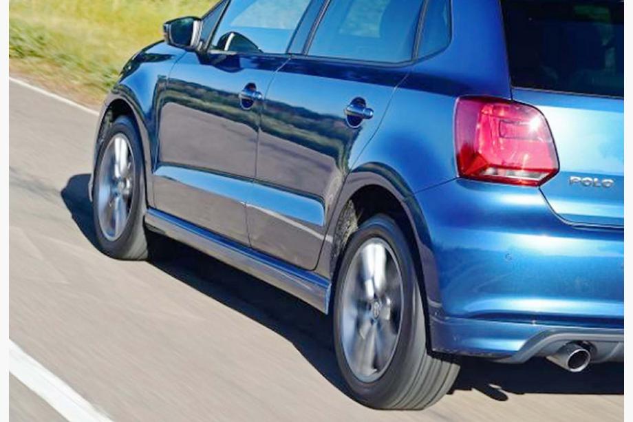 Volkswagen Polo 2010–2017 Bočné prahy DPT V-3 (čierny lesk) Image
