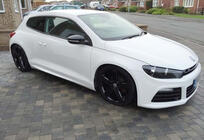 Volkswagen Scirocco 2008–2017 Bočné prahy DPT V-1 (čierny lesk) fotografia 2