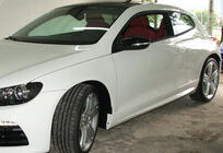 Volkswagen Scirocco 2008–2017 Bočné prahy DPT V-1 (čierny lesk) fotografia 4