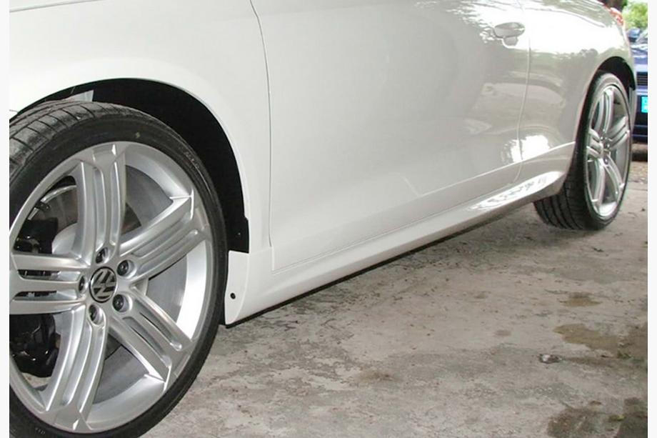 Volkswagen Scirocco 2008–2017 Bočné prahy DPT V-1 (čierny lesk) Image