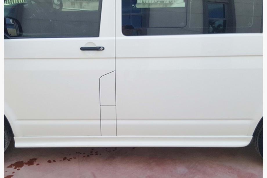 Volkswagen T6 2015–2024 DPT bočné prahy (dlhý rázvor, na lakovanie) Image