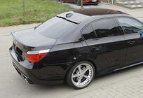 BMW 5. rad E60/E61 2003–2010 Spojler na zadné okno DPT V-3 (čierny lesklý) fotografia 4