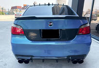 BMW 5. rad E60/E61 2003–2010 Spojler M4-Style (čierny vysoký lesk) fotografia 3