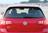 Volkswagen Golf 7/E-Golf 2012–2020 Spojler DPT V-1 (pre GTI / R HB, lesklá čierna) fotografia 1
