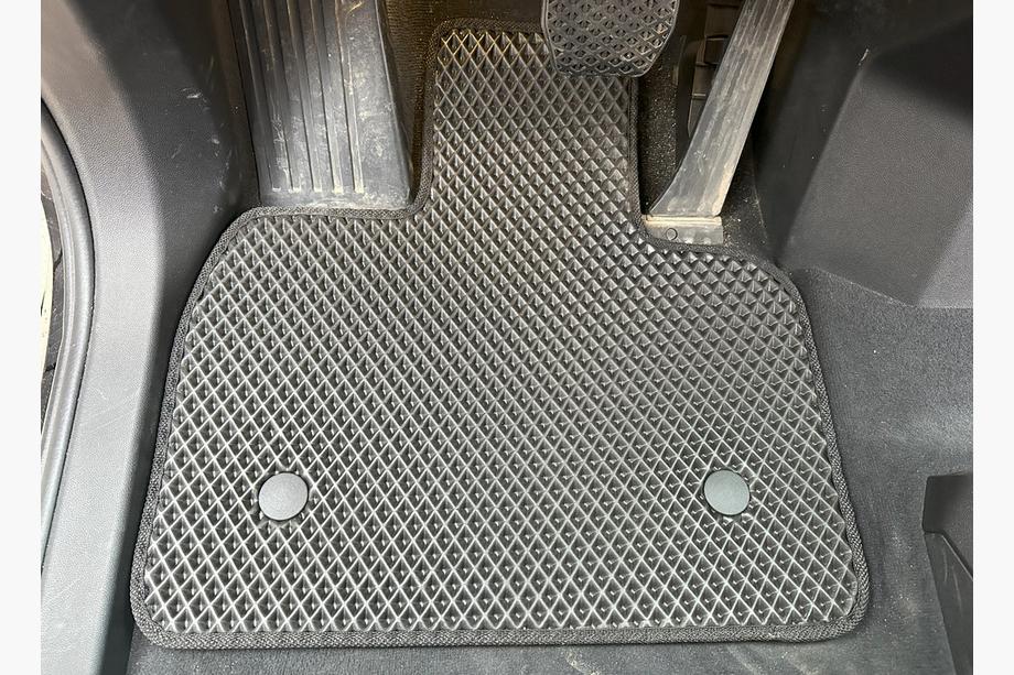 BMW iX (I20) 2022– EVA rohože do interiéru V-2 (Čierne) Image