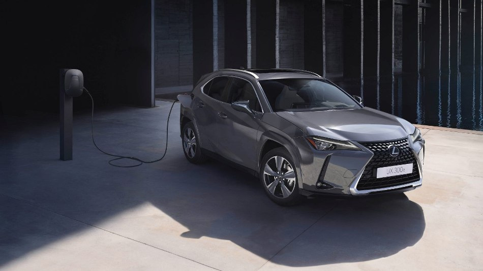 Recenzia Lexus UX 300e: parametre, výbavy, dizajn