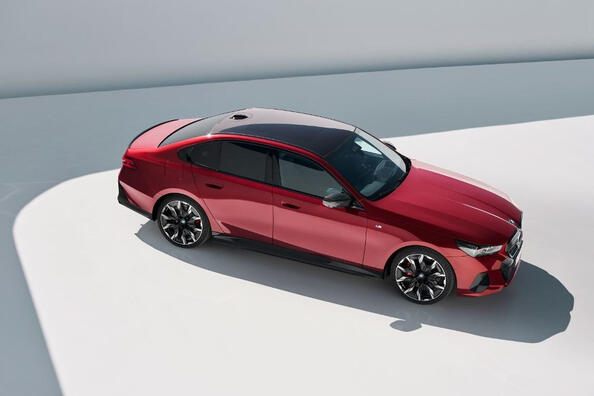 Recenzia BMW i5: elektrický výkon v biznis triede