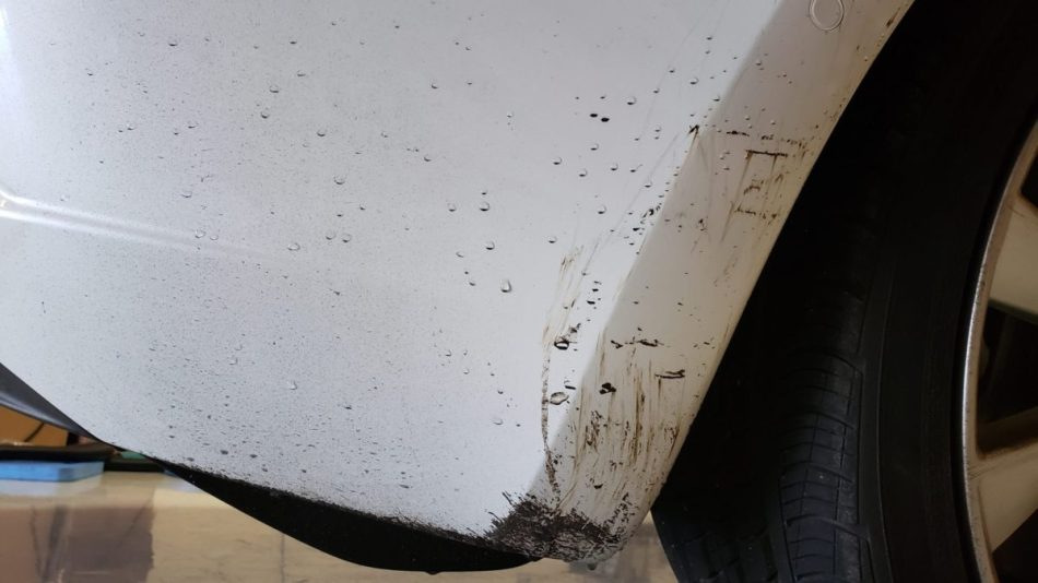 Hrozba bitúmenu: prečo je nebezpečný pre auto