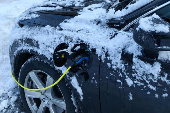 Elektromobil v zime: tipy na pohodlnú a úspornú jazdu
