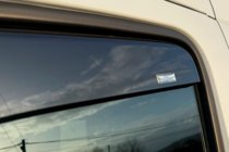 Mercedes Sprinter W907/W910 2018– Vkladané okenné deflektory (2 ks, HIC) fotografia 7