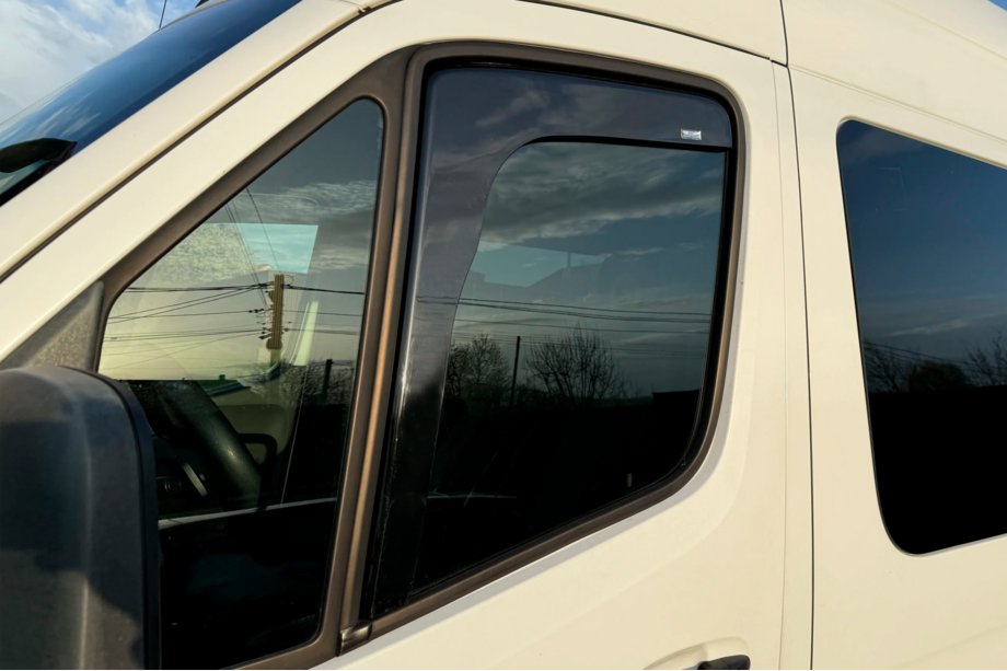 Mercedes Sprinter W907/W910 2018– Vkladané okenné deflektory (2 ks, HIC) Image