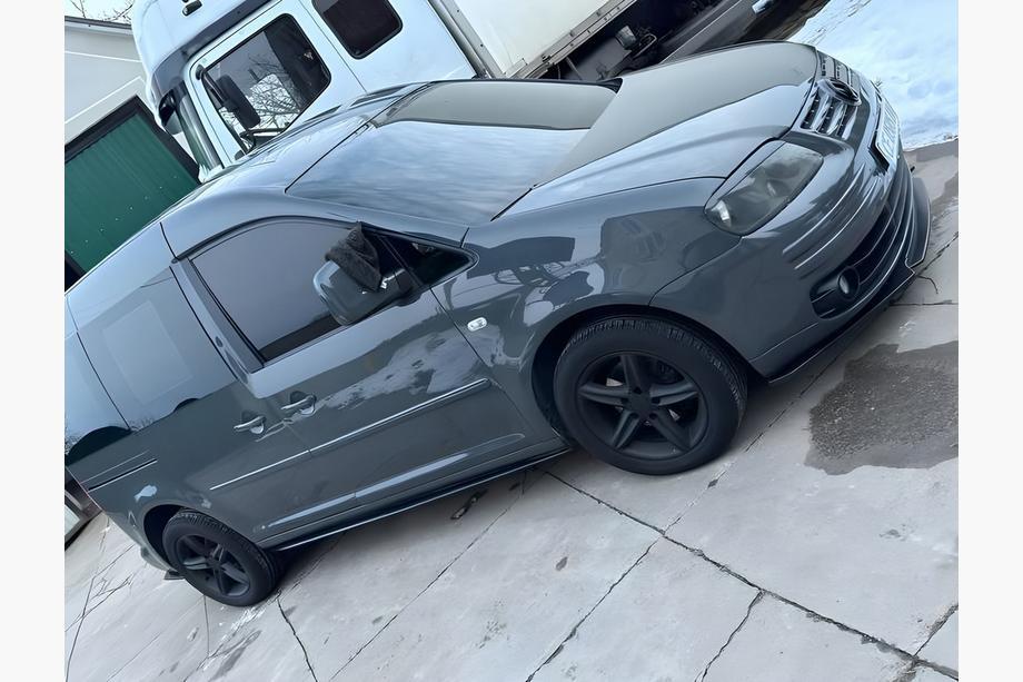 Volkswagen Caddy 2015–2020 Performance bočné prahy (čierne) Image
