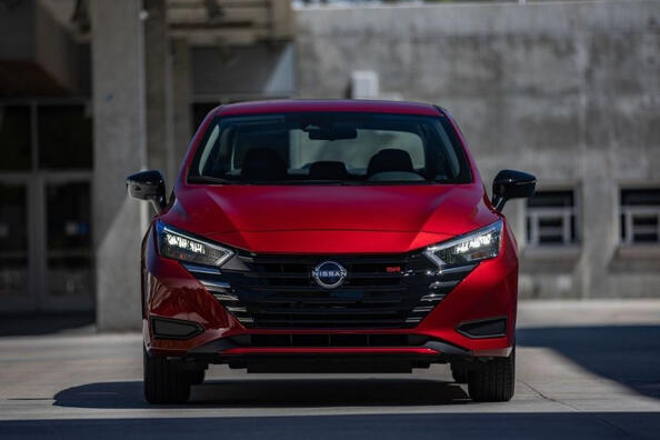 Aktualizovaný Nissan Versa: štýlový a dostupný sedan