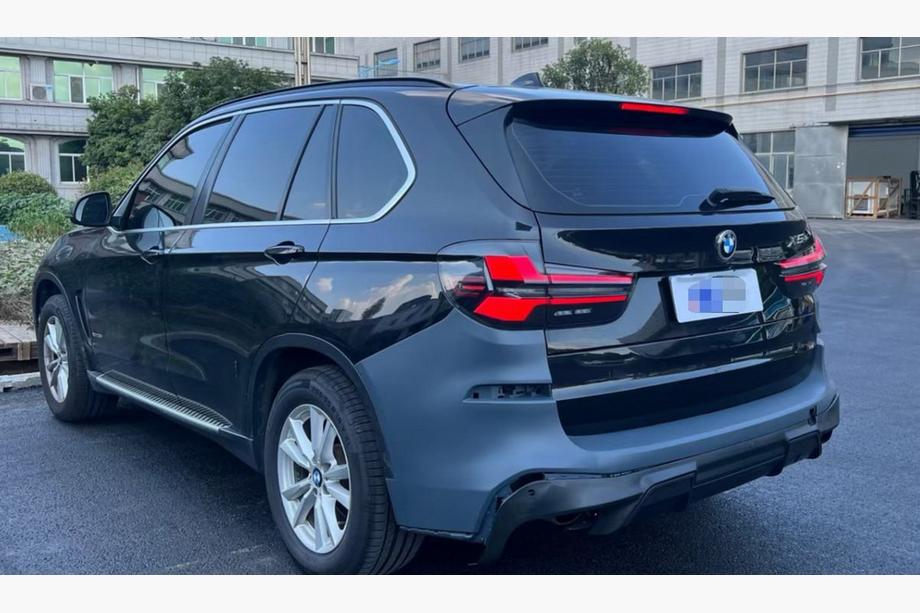BMW X5 F15 2013–2018 Facelift prestavbová sada na X5M F95 2024 (bez výmeny veka batožinového priestoru) Fotografia 6