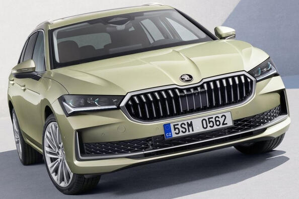 Skoda Superb Combi 2024: prehľad biznis triedy v kombi Fotografia 1