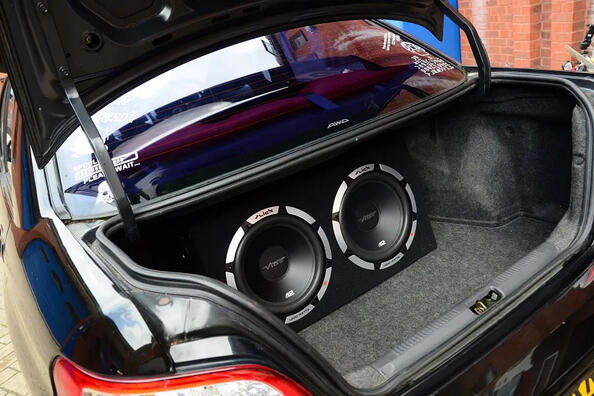 Subwoofer do auta: čo to je a na čo slúži?