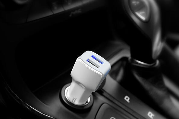 Ako vybrať nabíjačku do autozapaľovača: kompletný sprievodca