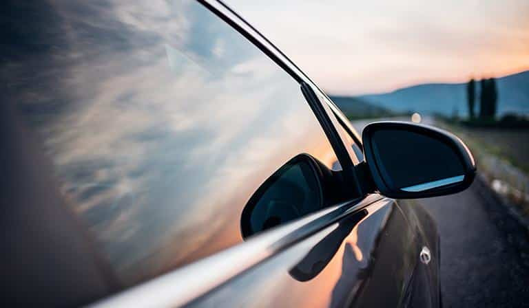 Ako si vybrať bočné sklo na auto?