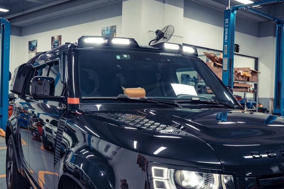 Land Rover Defender 2019– Slnečná clona čelného skla so 4 LED Image