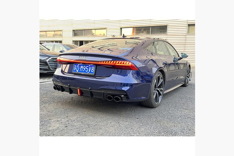 Audi A7 2018– Zadný difúzor s koncovkami výfuku S-Style Image