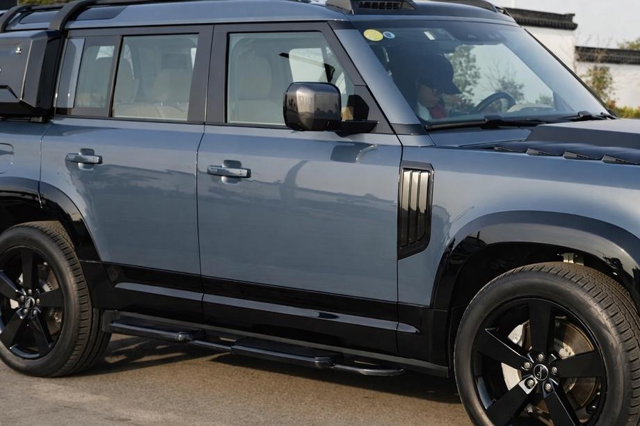 Land Rover Defender 2019– Sada dverových líšt Image