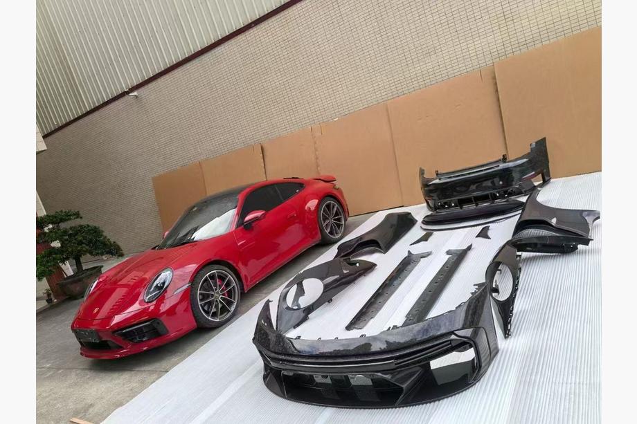 Porsche 911 (992) 2018– Sada bodykitu Carbon Image
