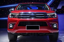 Toyota Hilux 2015– Predné svetlomety OEM V2 2015-2019 (pre xenónovú výbojku alebo LED, 2 ks) fotografia 2