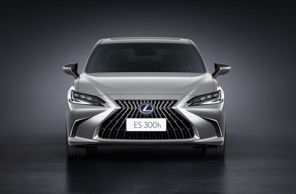 Aktualizovaný Lexus ES: štýl a komfort v každom detaile