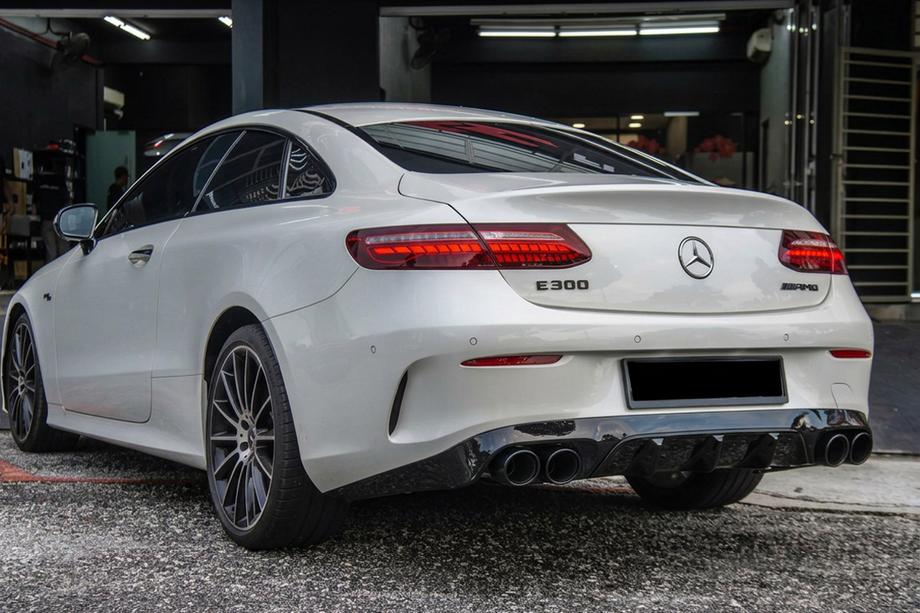 Mercedes E-class coupe C238 2016–2024 Zadný difúzor Black s koncovkami výfuku Black (dizajn AMG53) Image