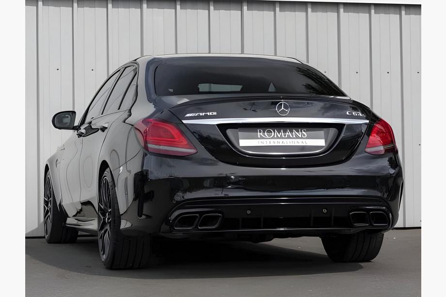 Mercedes C-class W205 2014–2021 Zadný difúzor s koncovkami výfuku, čierny (Dizajn C63 2018-2021) Image