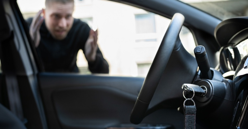 Ako otvoriť auto pri zamknutých dverách: tipy a odporúčania