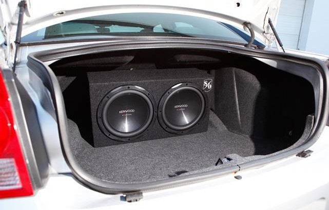 Ako vybrať dobrý subwoofer do auta: tipy pre milovníkov hudby