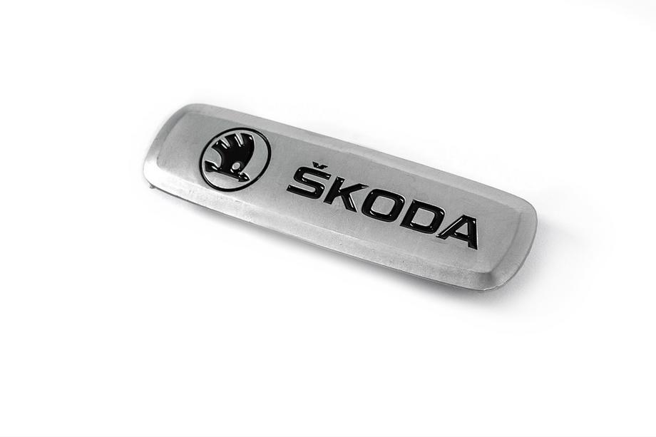 Skoda Hliníkový štítok na autokoberce (1 ks) Fotografia 1