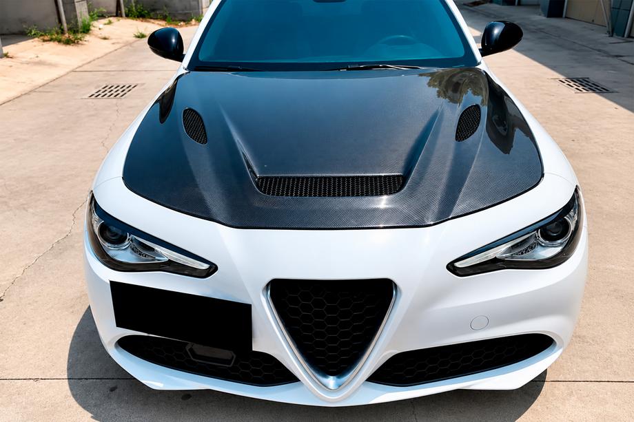 Alfa Romeo Giulia 2016–2022 Kapota V1 (Carbon) Fotografia 2
