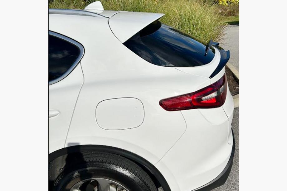 Alfa Romeo Stelvio 2016– Spodný spojler V2 (2017-2023, suchý karbón) Image
