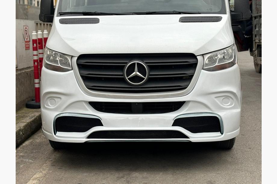 Mercedes Sprinter W907/W910 2018– Predný nárazníkový spojler V2 (na lakovanie) Image