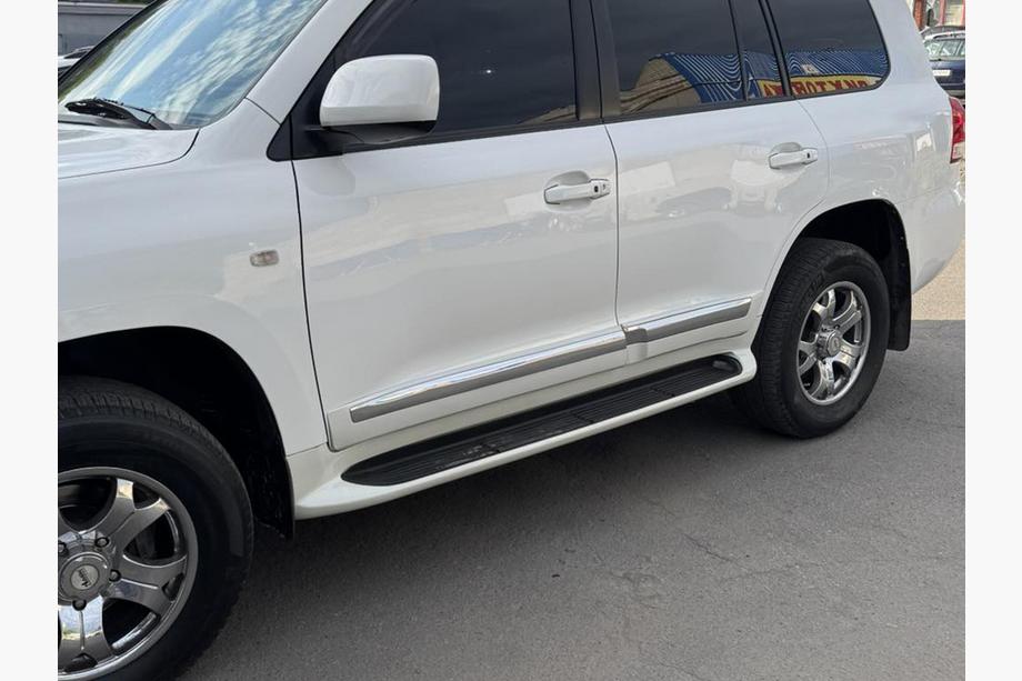 Lexus LX570/450d 2008–2022 Bočné nášľapy V2 Biela farba Fotografia 8
