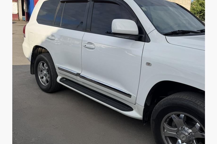 Lexus LX570/450d 2008–2022 Bočné nášľapy V2 Biela farba Fotografia 7