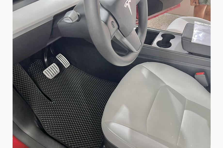 Tesla Model Y 2020– EVA autokoberce do interiéru (2020-2024, Čierne) Image