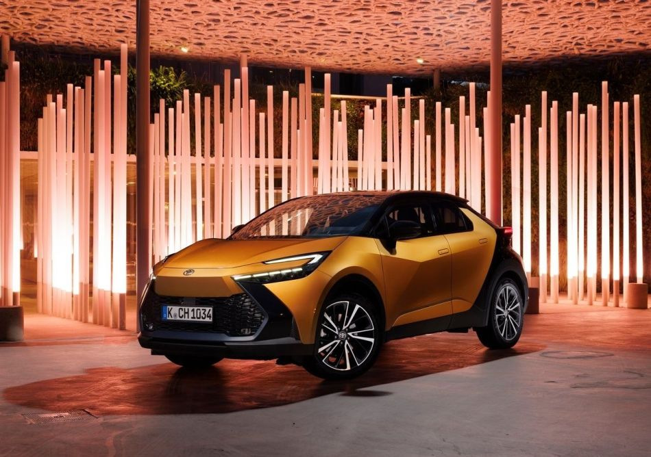 Recenzia štýlového hybridného crossoveru Toyota C-HR (2. generácia)