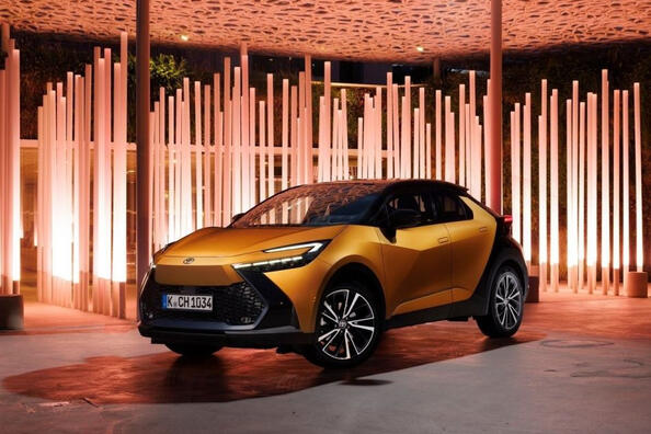 Recenzia štýlového hybridného crossoveru Toyota C-HR (2. generácia) Fotografia 1