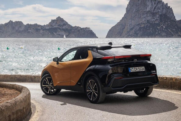 Recenzia štýlového hybridného crossoveru Toyota C-HR (2. generácia) Fotografia 4