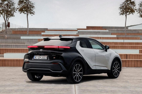 Recenzia štýlového hybridného crossoveru Toyota C-HR (2. generácia) Fotografia 5