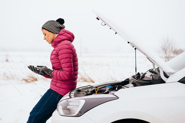 Čo robiť, keď auto v mraze nenaštartuje: postup krok za krokom